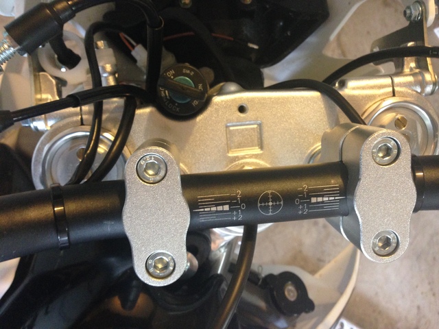 Picture of SSR SR250S triple clamp